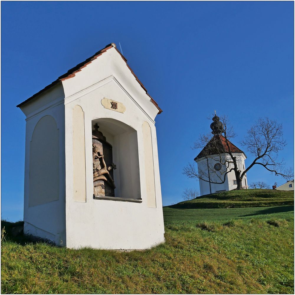 Kreuzwegstation mit Carlone Kapelle