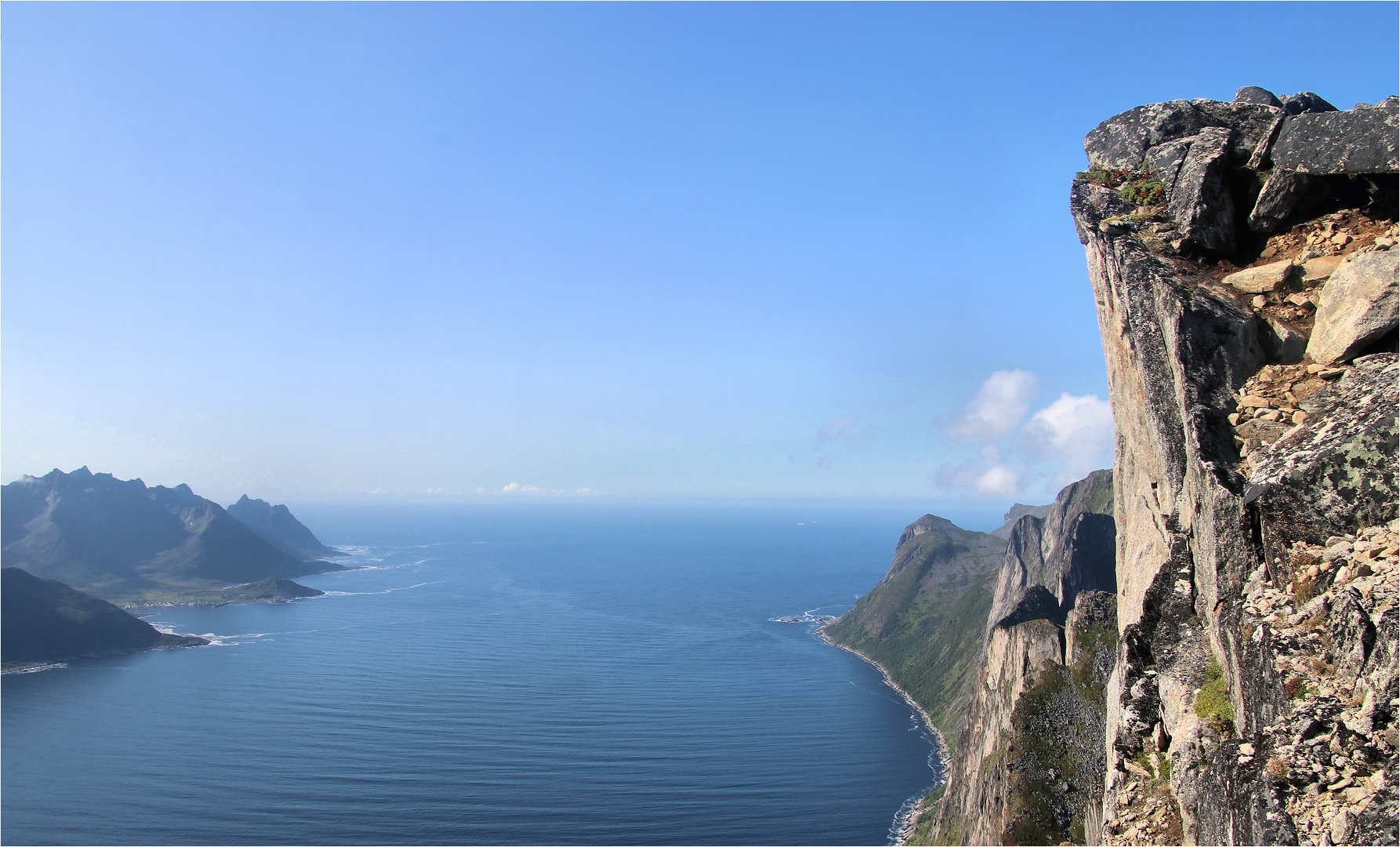 KRIBBELN IM BAUCH Foto & Bild