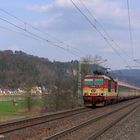 Krippen, 371 015, EC 172, im Hintergrund die Schrammsteine, April 2013