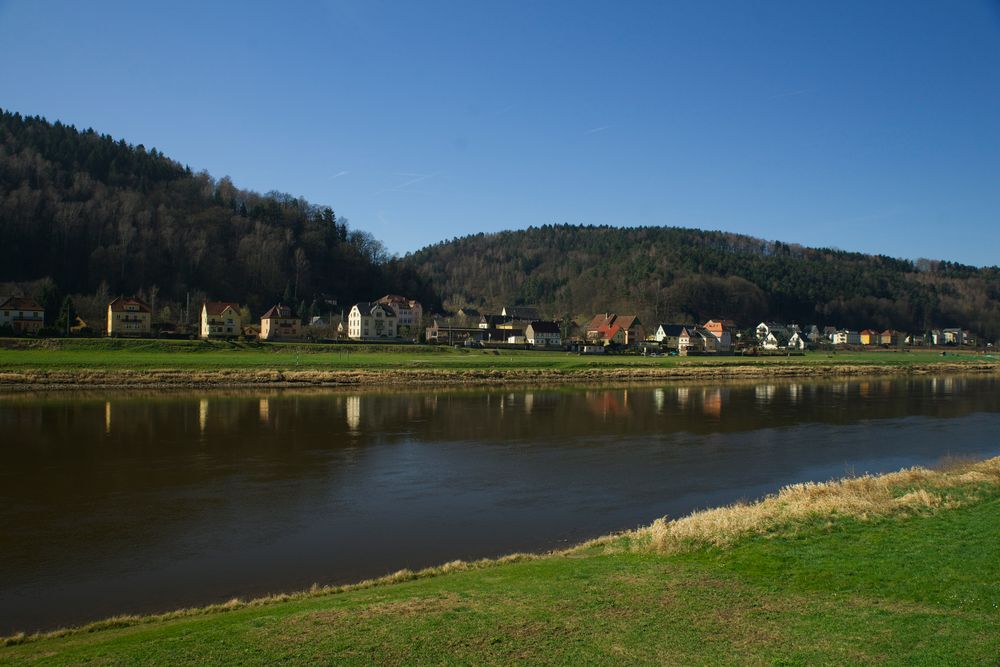 Krippen in den ersten Frühlingstagen