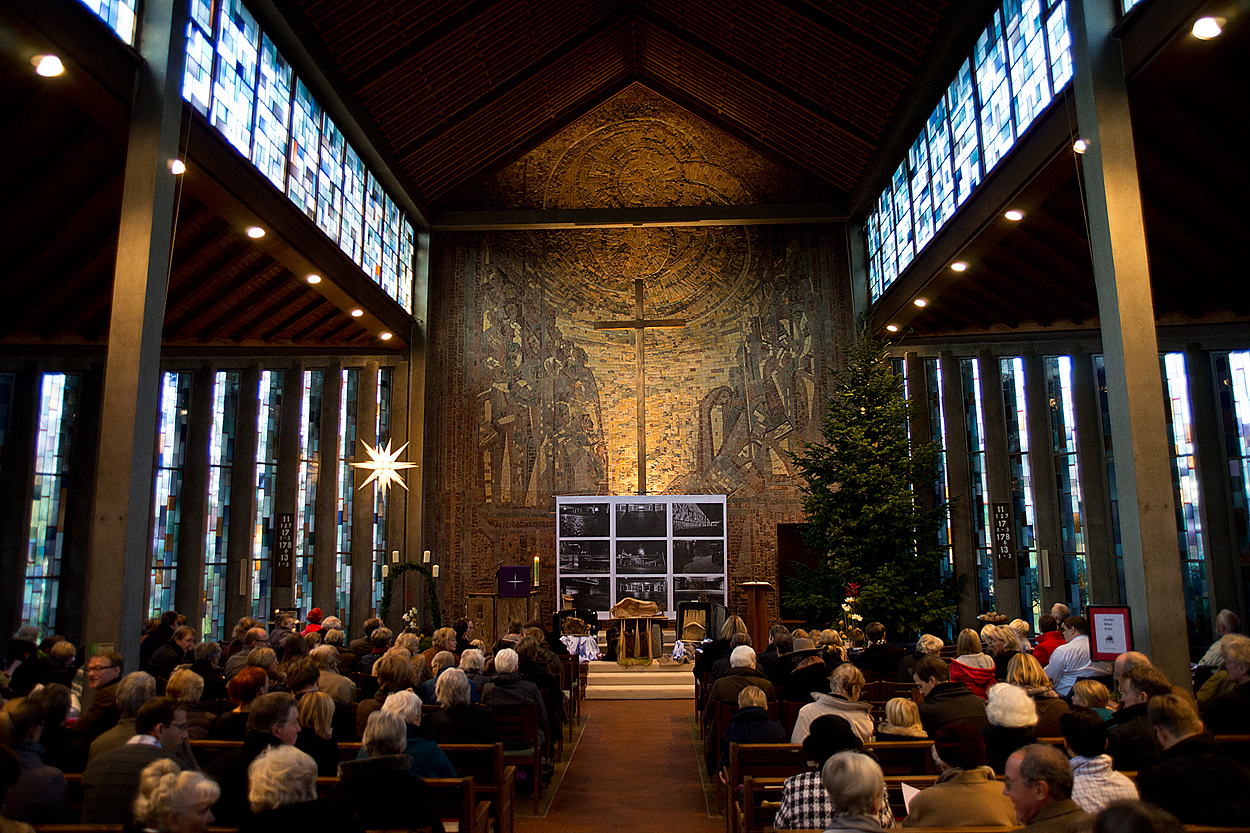 Krippenutopien - Christuskirche, Bonn-Plittersdorf, 3. Advendt 2012