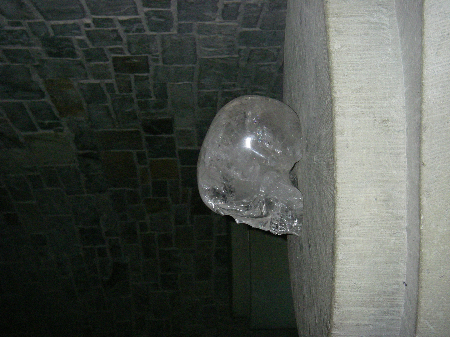 Kristallschädel in der Wewelsburg Krypta II
