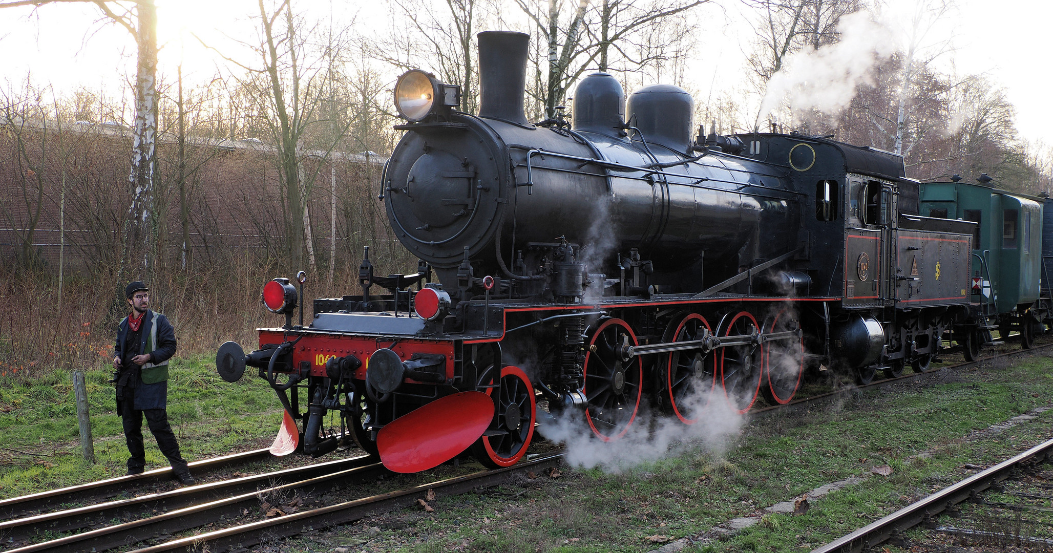 Kritischer Blick auf die Lokomotive 