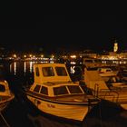 Krk Hafenpromenade bei Nacht