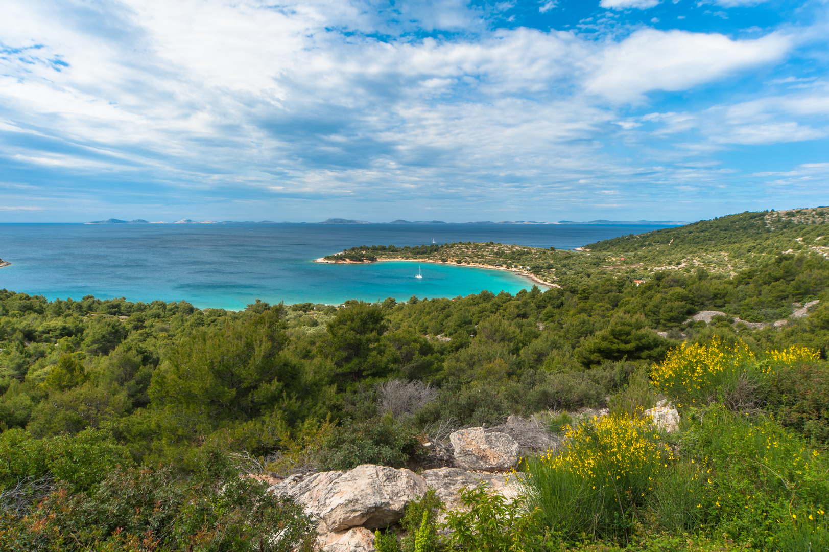 Kroatien: Murter, im Hintergrund die Kornati