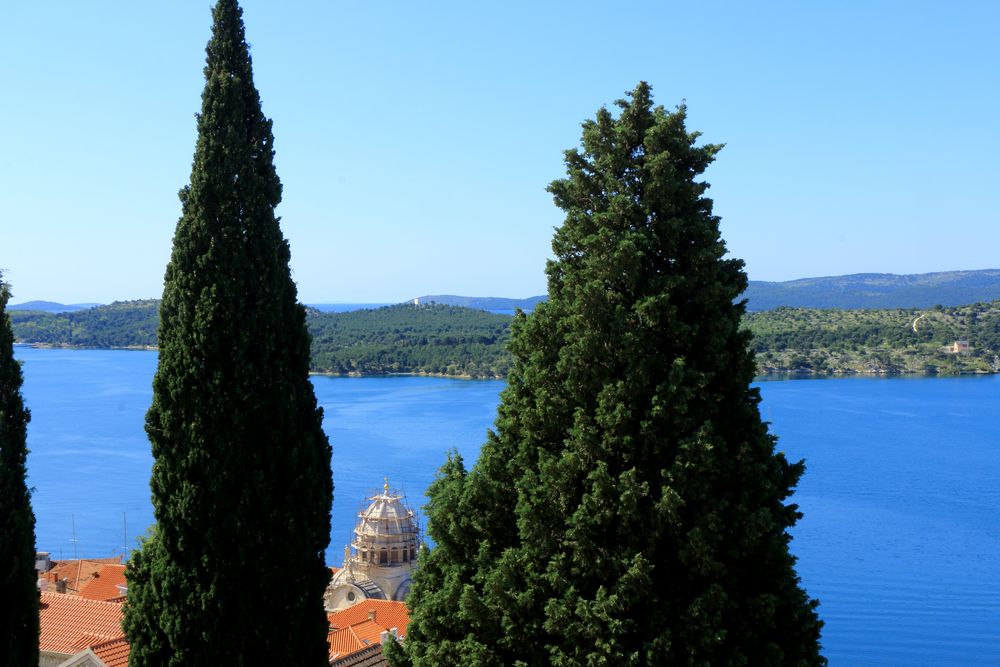 (Kroatien )Stadt Sibenik und Dom 