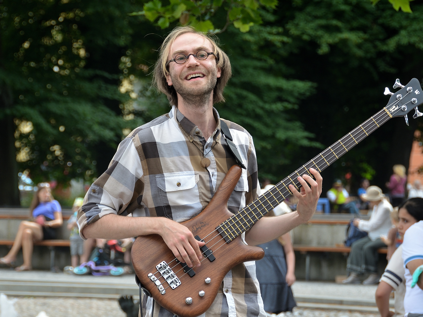 Kröpeliner Str- Der Bassmann und seine Muse 2