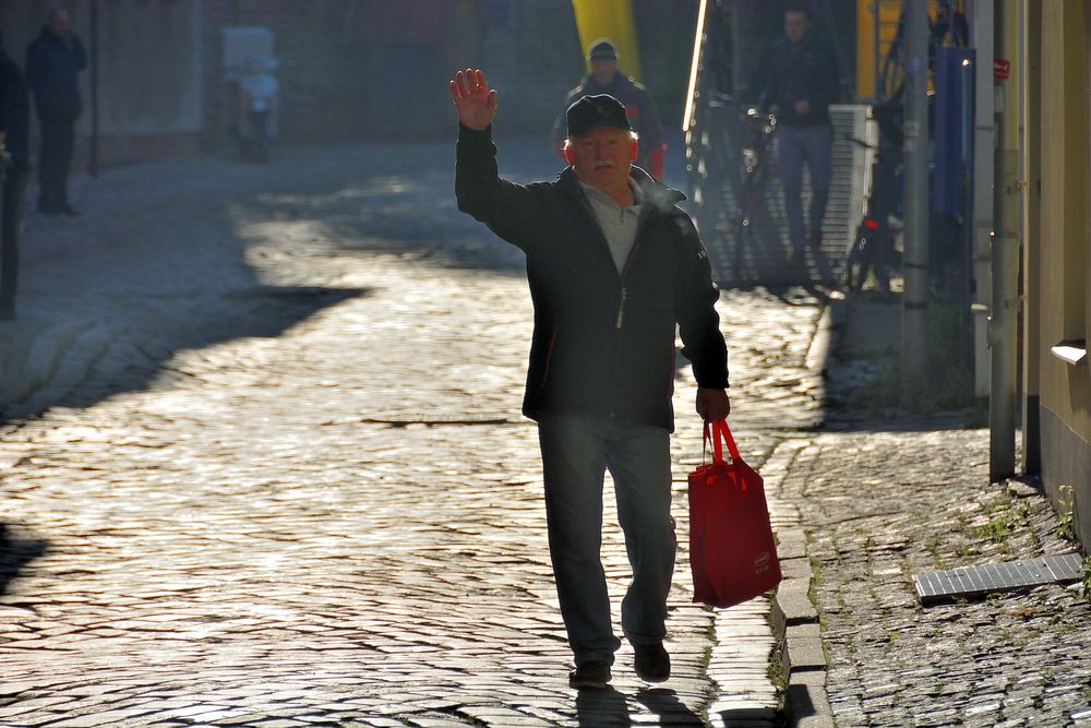 Kröpeliner Str. Durch diese hohle Gasse muß er kommen Foto & Bild erwachsene menschen Kröpeliner Str. Durch diese hohle Gasse muß er kommen Foto & Bild erwachsene menschen