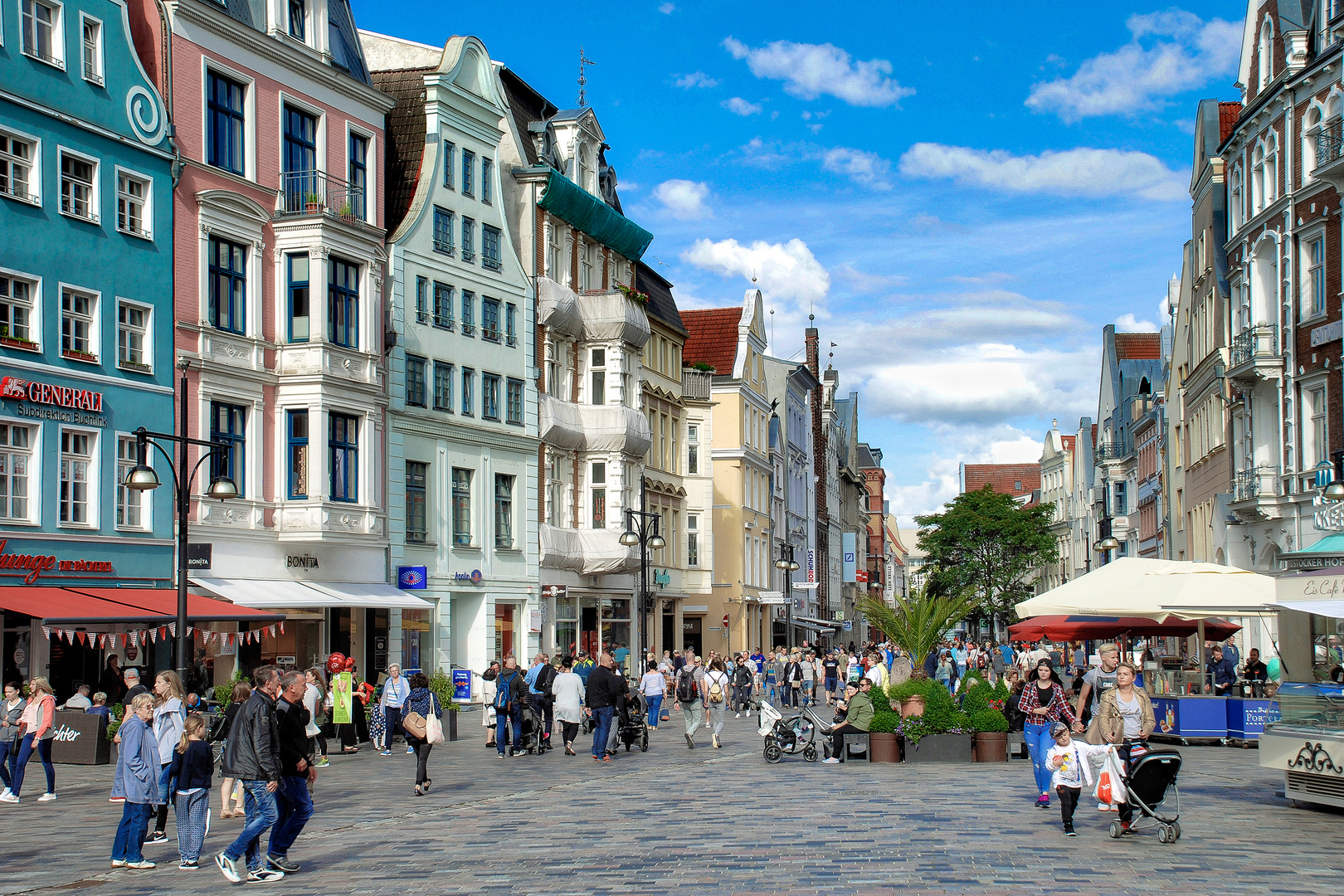 Kröpeliner Straße - die Einkaufsmeile in Rostock