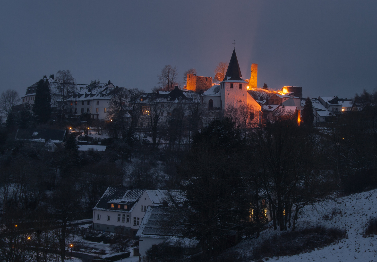 Kronenburg blaue Stunde