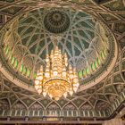 Kronleuchter in der Sultan Al Quaboos Moschee in Muscat