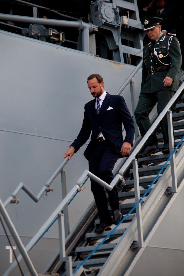 Kronprinz Haakon verlässt Fregatte