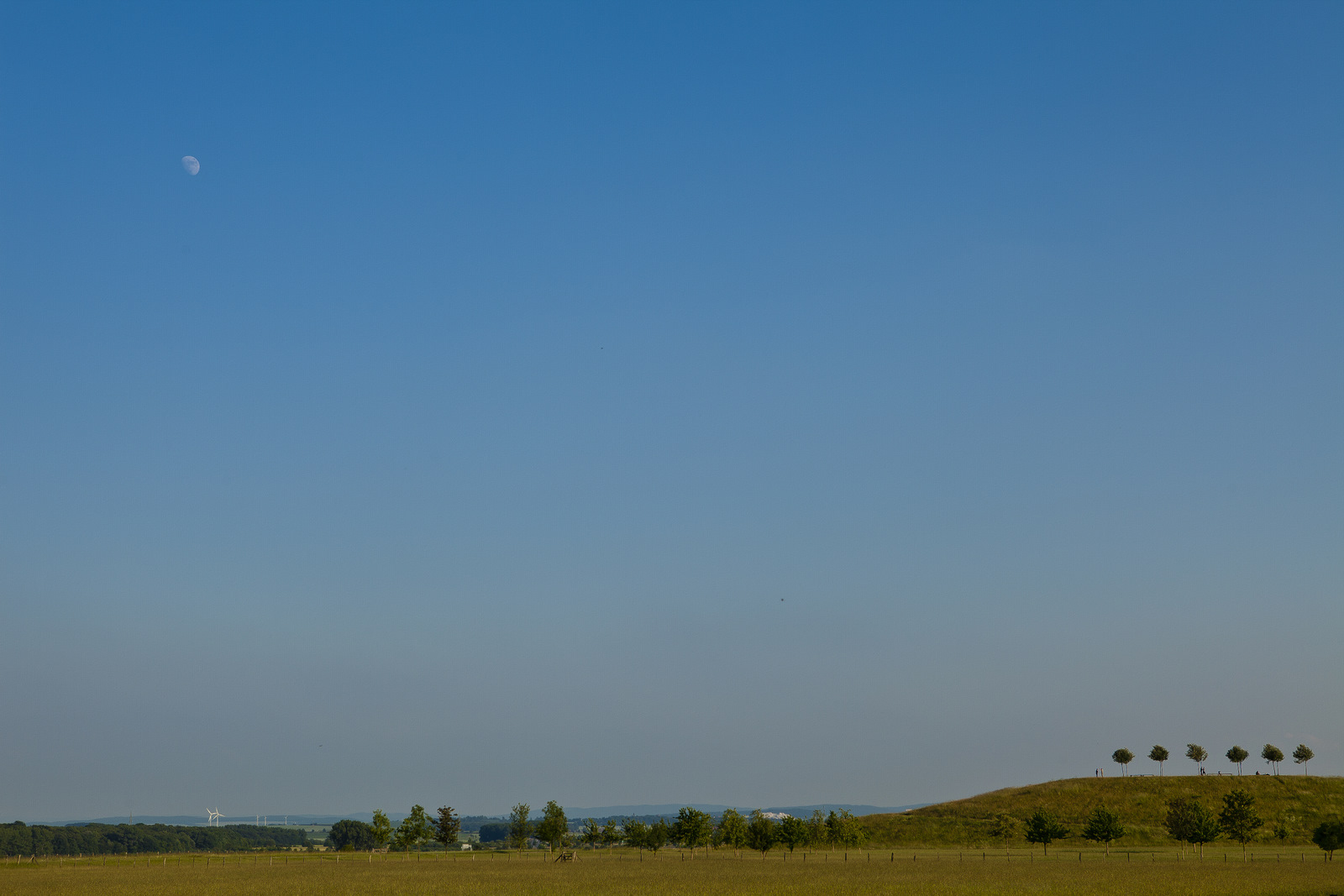 Kronsberg mit Mond