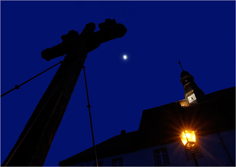 Kroppenstedt, Freikreuz und Rathaus