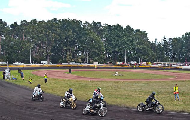 Motorradsport Bilder & Fotos