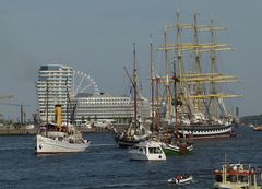 Kruisenstern und Schaarhörn vor Hafencity