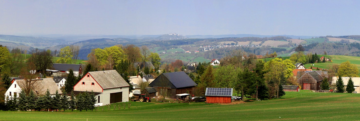 Krumhermersdorf mit Fernblick auf die Augustusburg