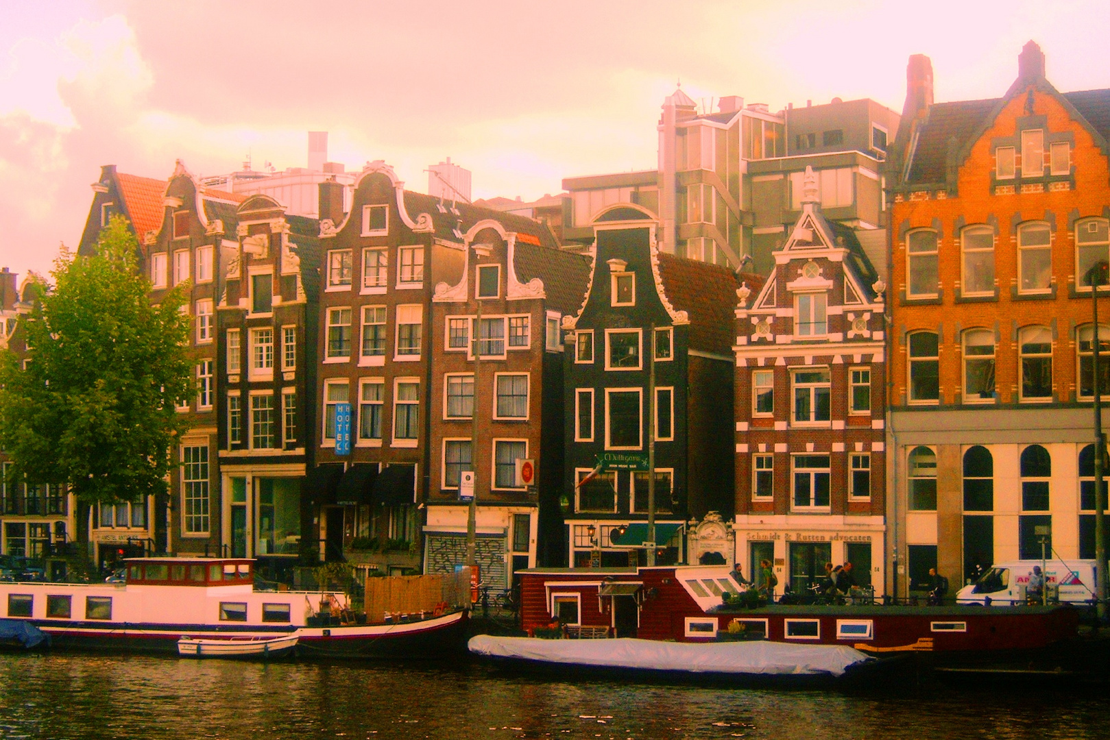 Krumm und schief in Amsterdam