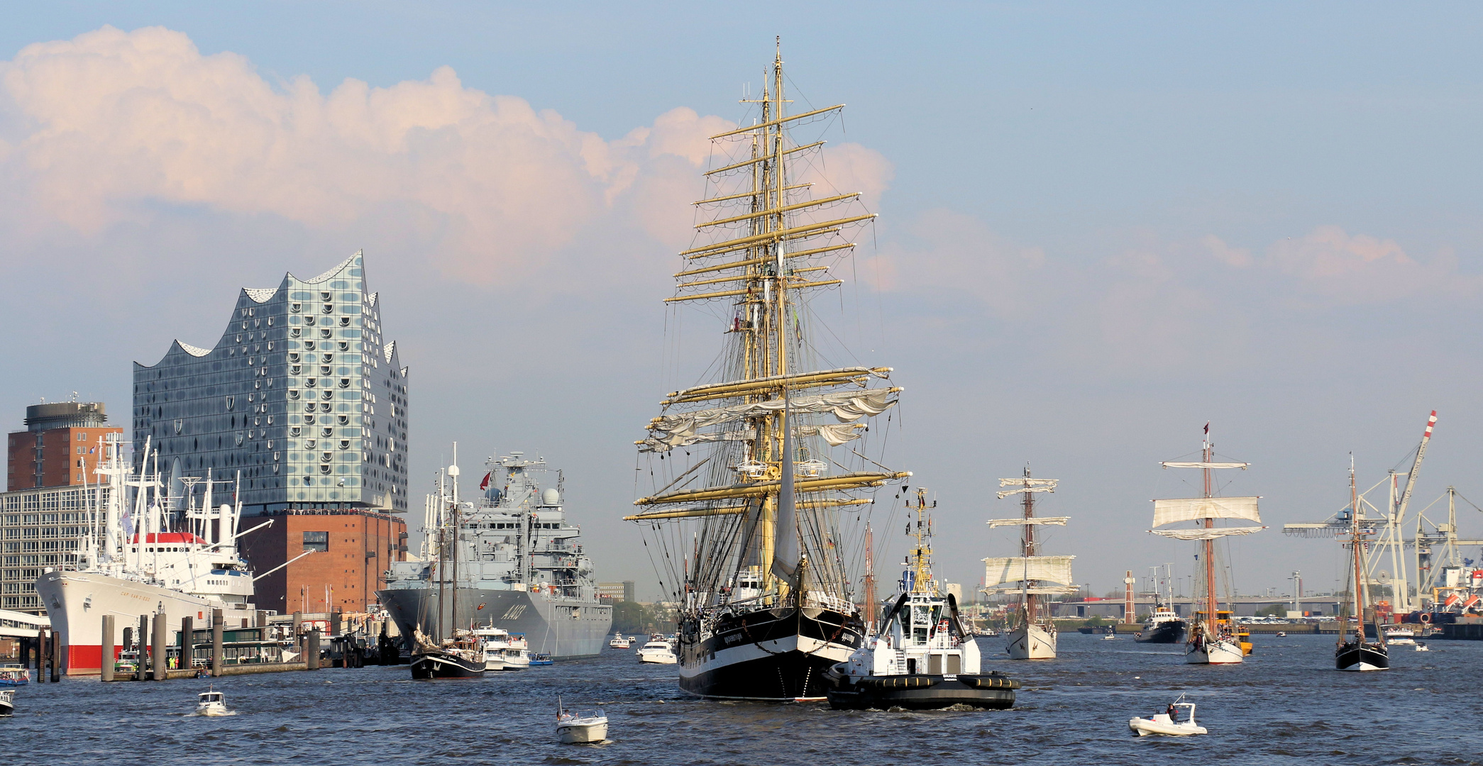 Kruzenshtern und Elbphilharmonie