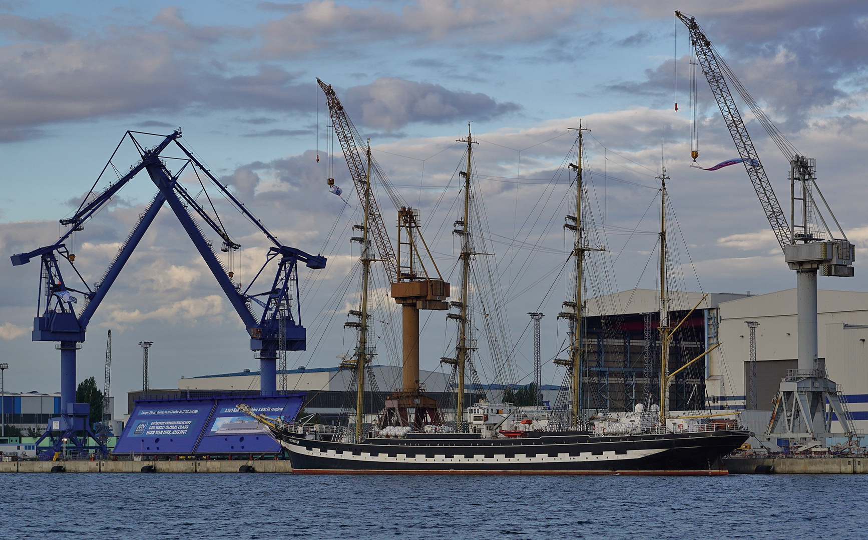 Kruzenshtern vor der MV Werft