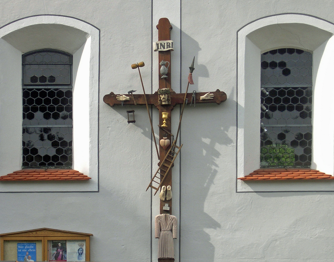 Kruzifix genauer: Arma-Christi-Kreuz