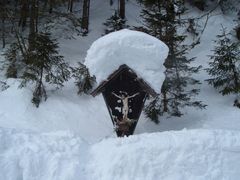 Kruzifix im Schnee