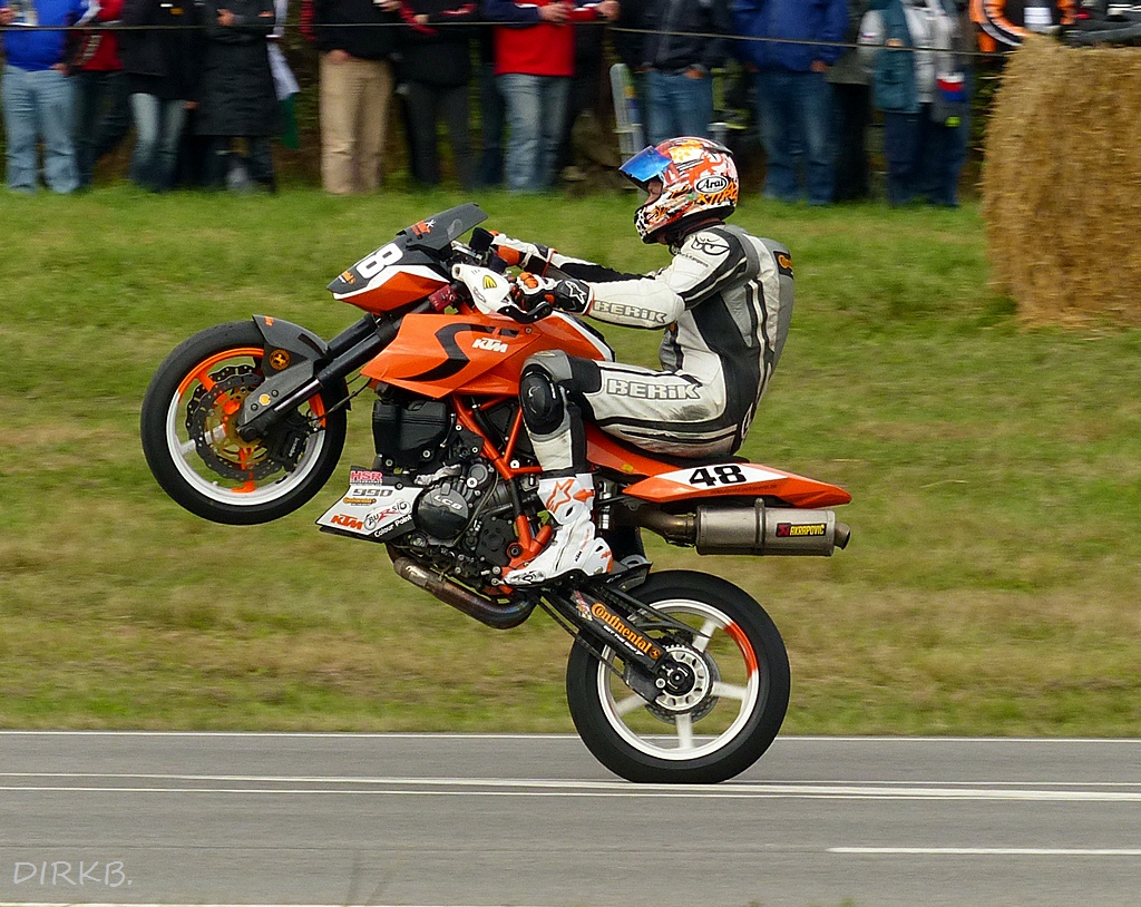 KTM-Duke Battle