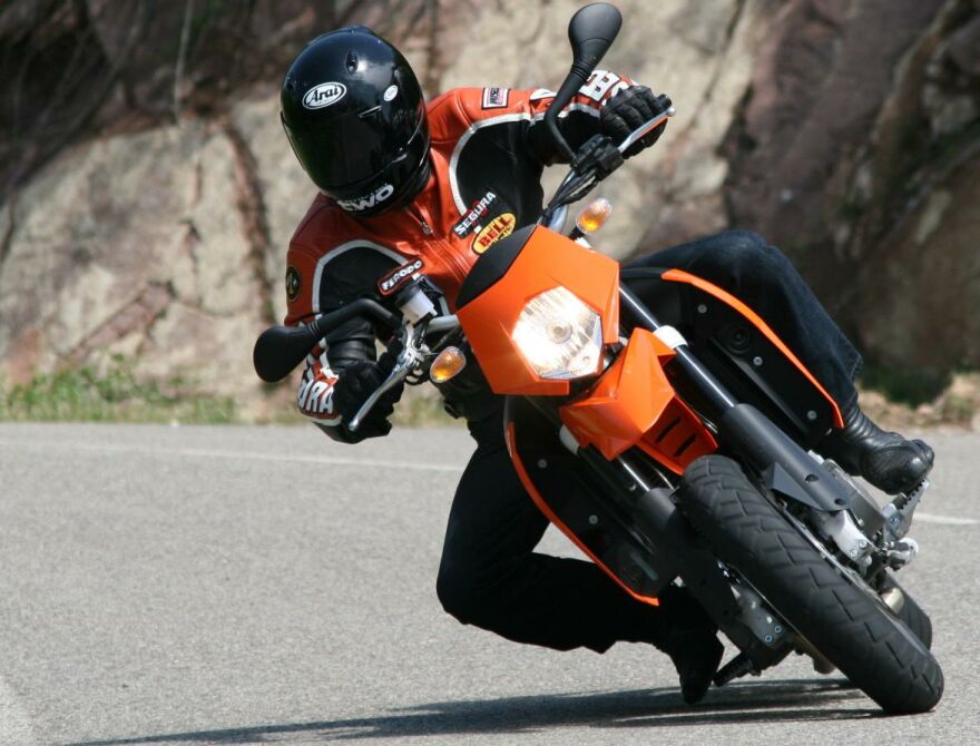 ::: ktm950supermoto :::