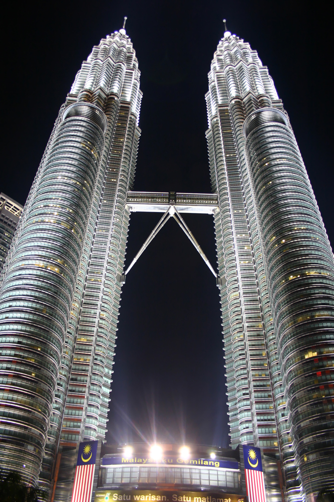 Kuala Lumpur | Petronas Tower la nuit