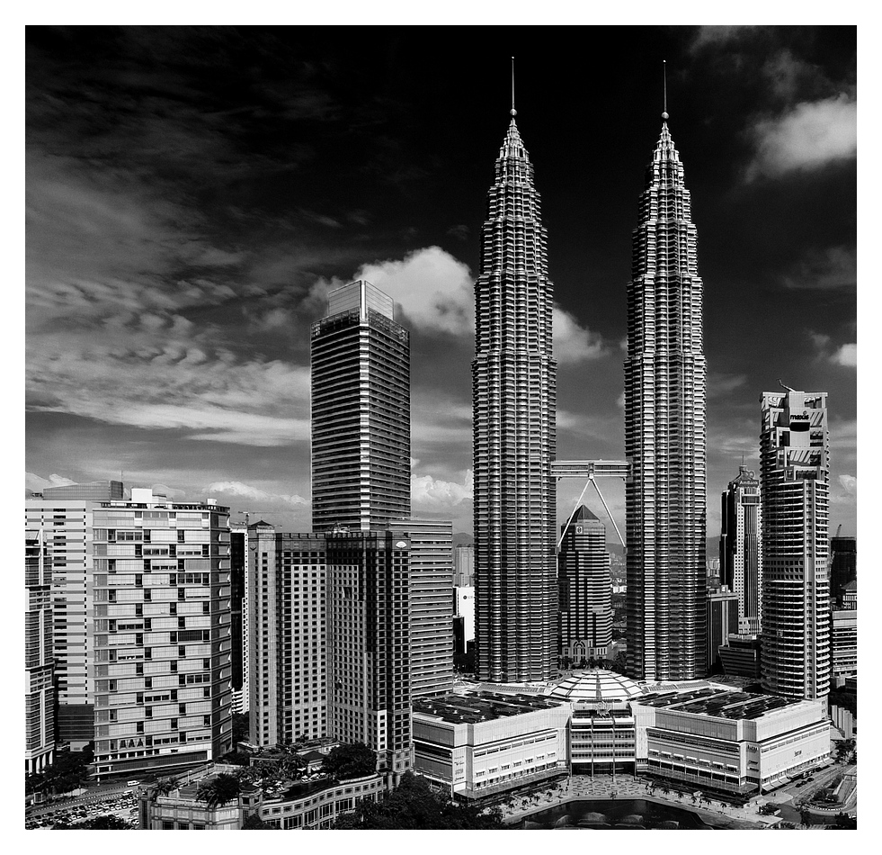 Kuala Lumpur - Petronas Towers black/white