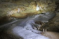 Kubach: In der Kristallhöhle 10