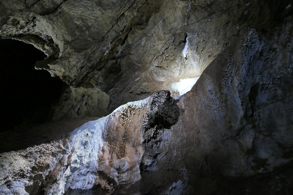 Kubach: In der Kristallhöhle 12