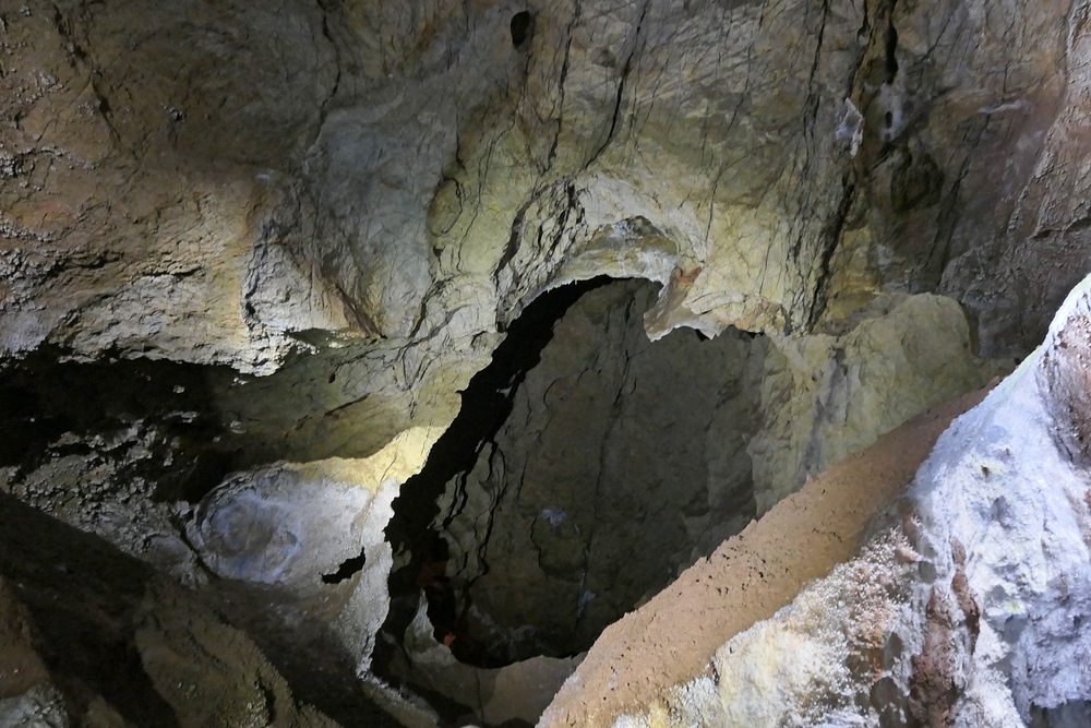 Kubach: In der Kristallhöhle 13