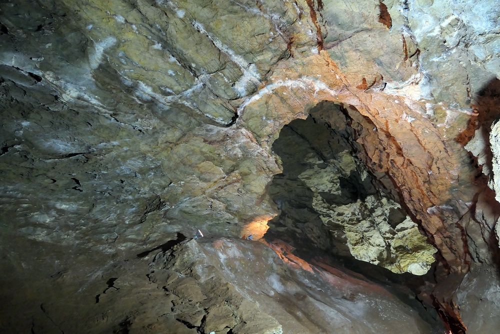 Kubach: In der Kristallhöhle 14