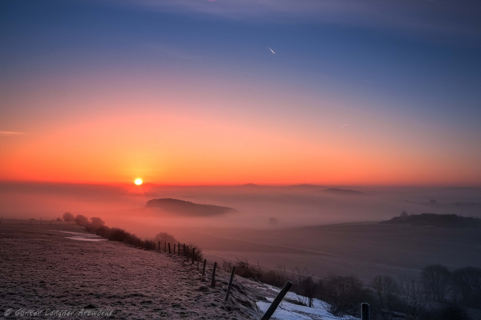 kühler Sonnenaufgang in der Vulkaneifel