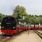 KÜHLUNGSBORN-WEST. NEUBAULOK BR 99 2324-4 FÄHRT EIN