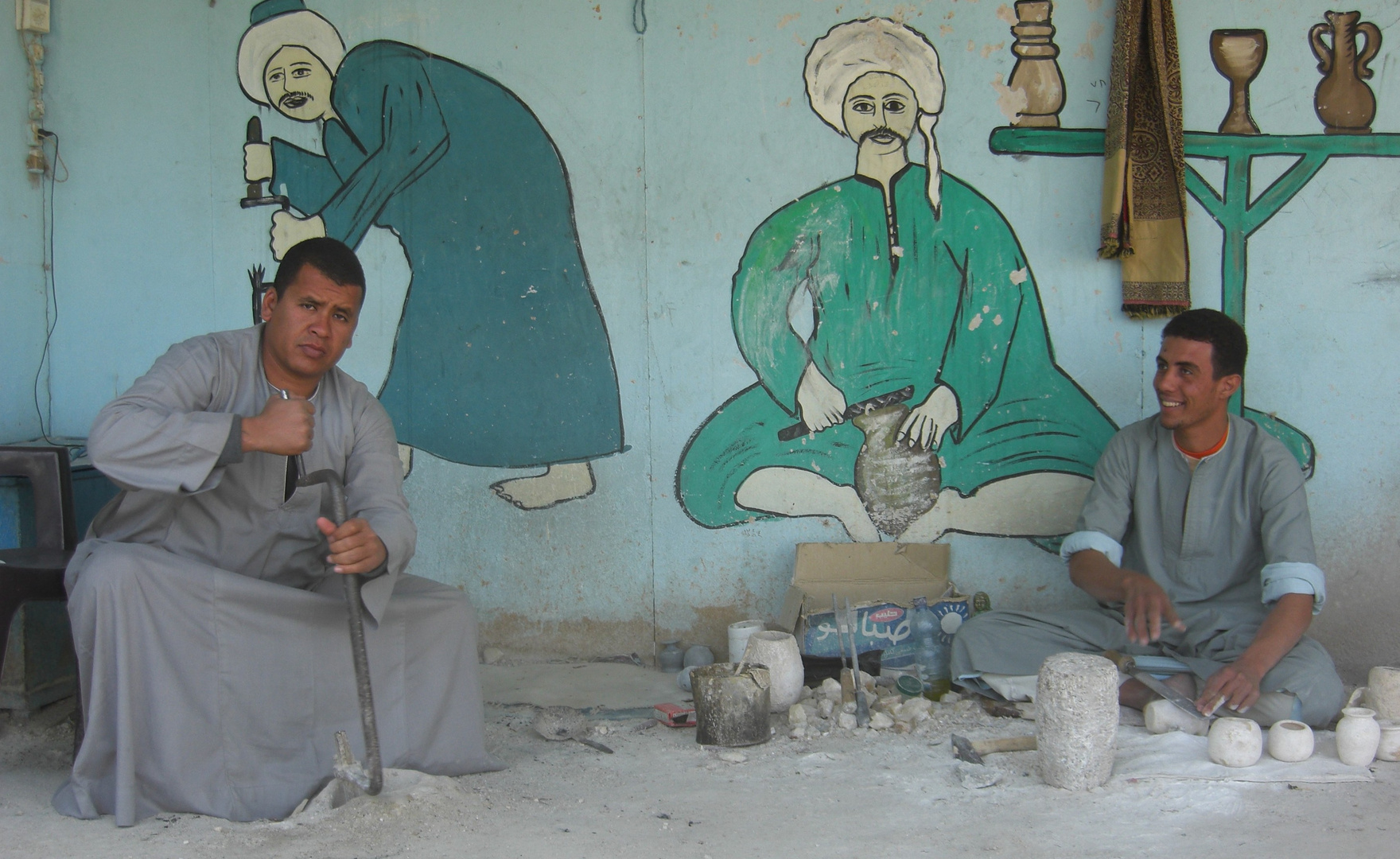 Künstler bei der Arbeit - Alabaster-Werkstatt in Qurna