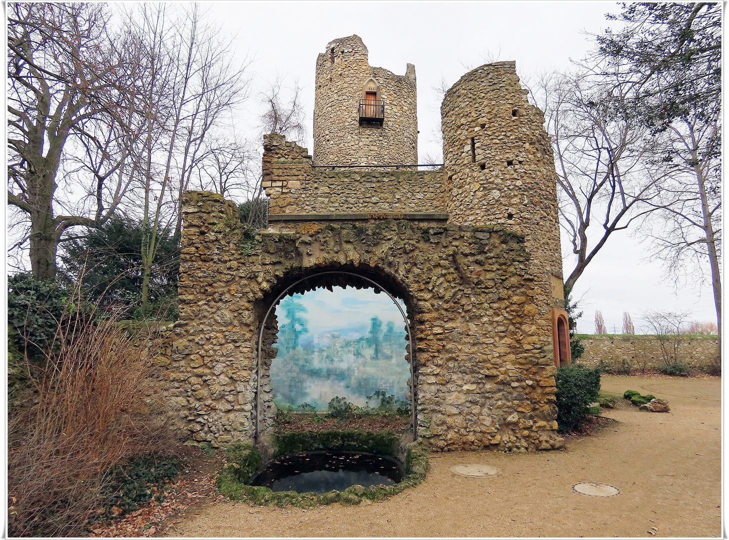 Künstliche Ruine im Verna-Park (2)