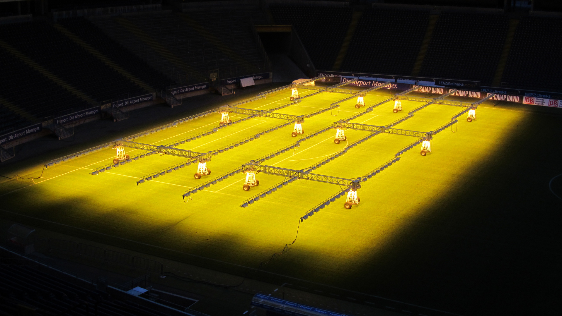 Künstliche Sonne in der Commerzbank-Arena