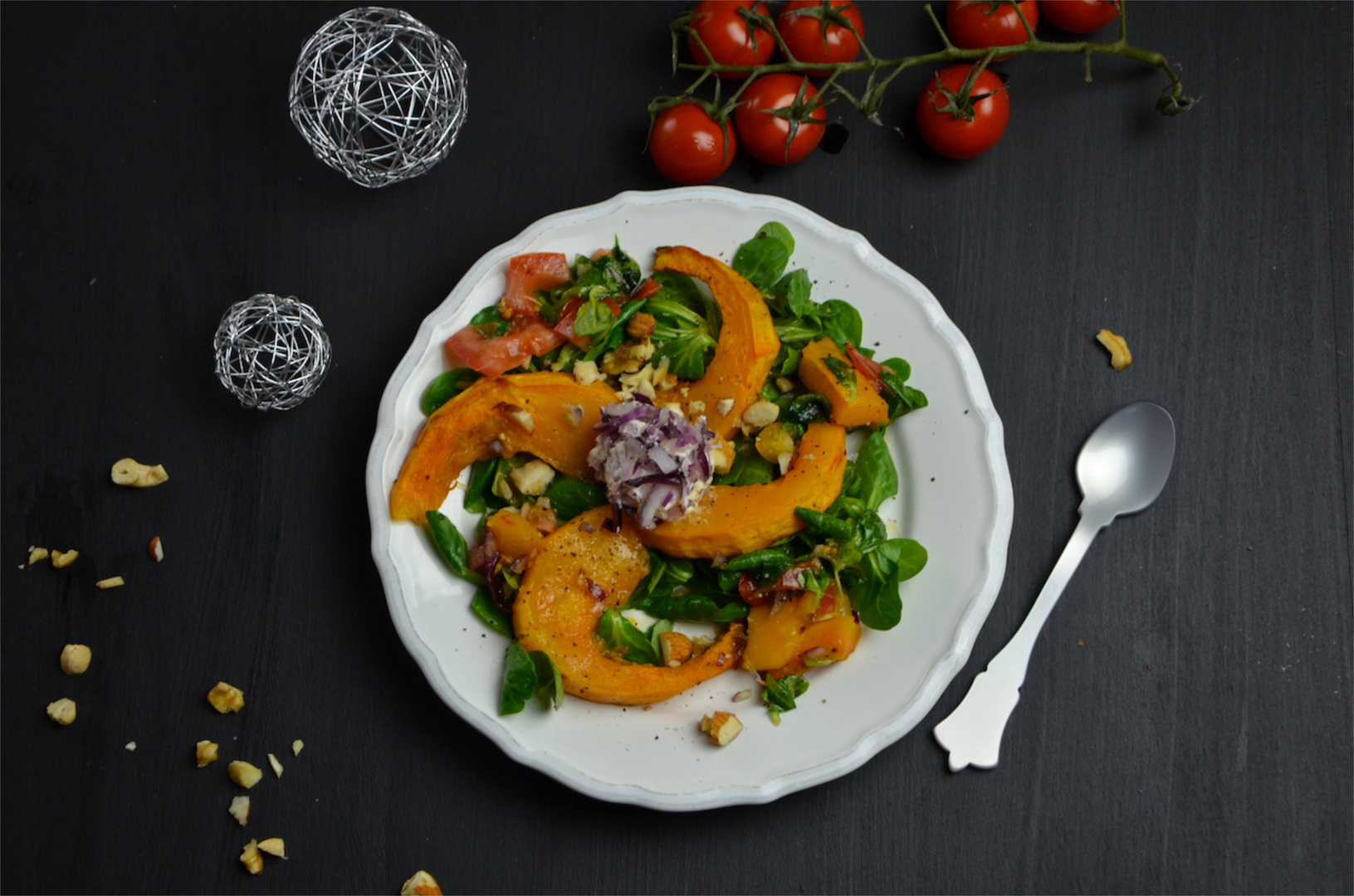 Kürbissalat mit Feldsalat und Walnüssen