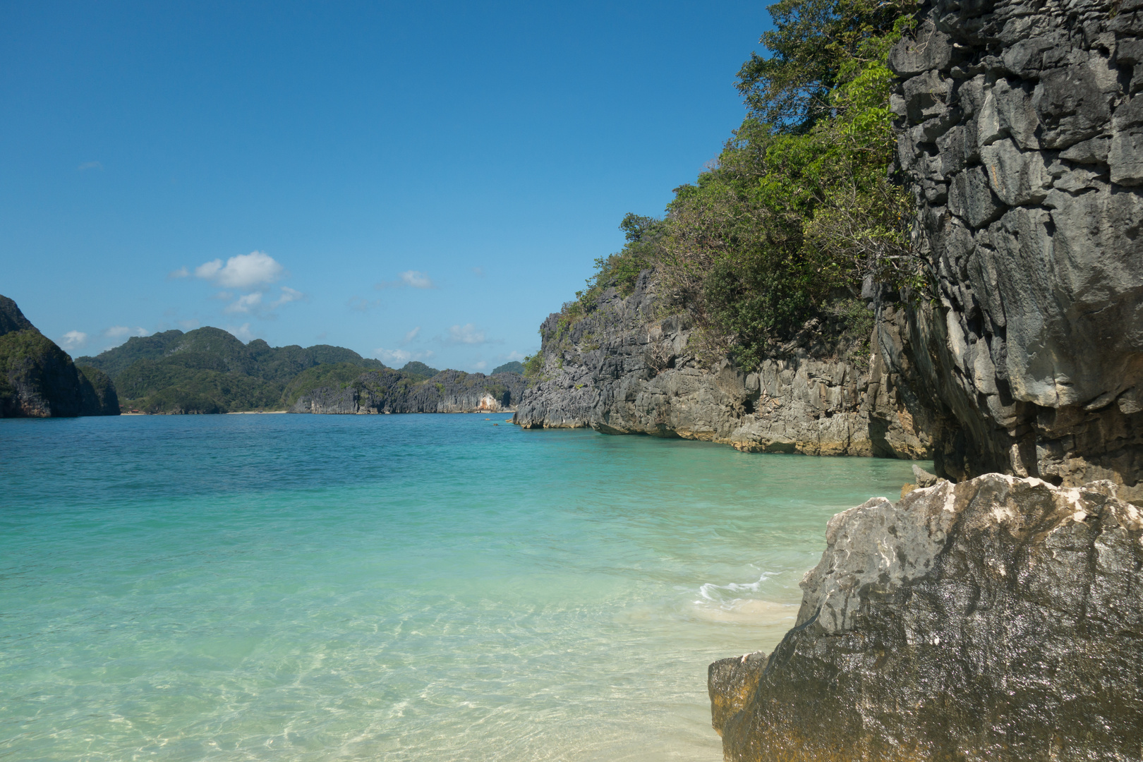 Küste und Meer in Caramoan (Philippinen) 3