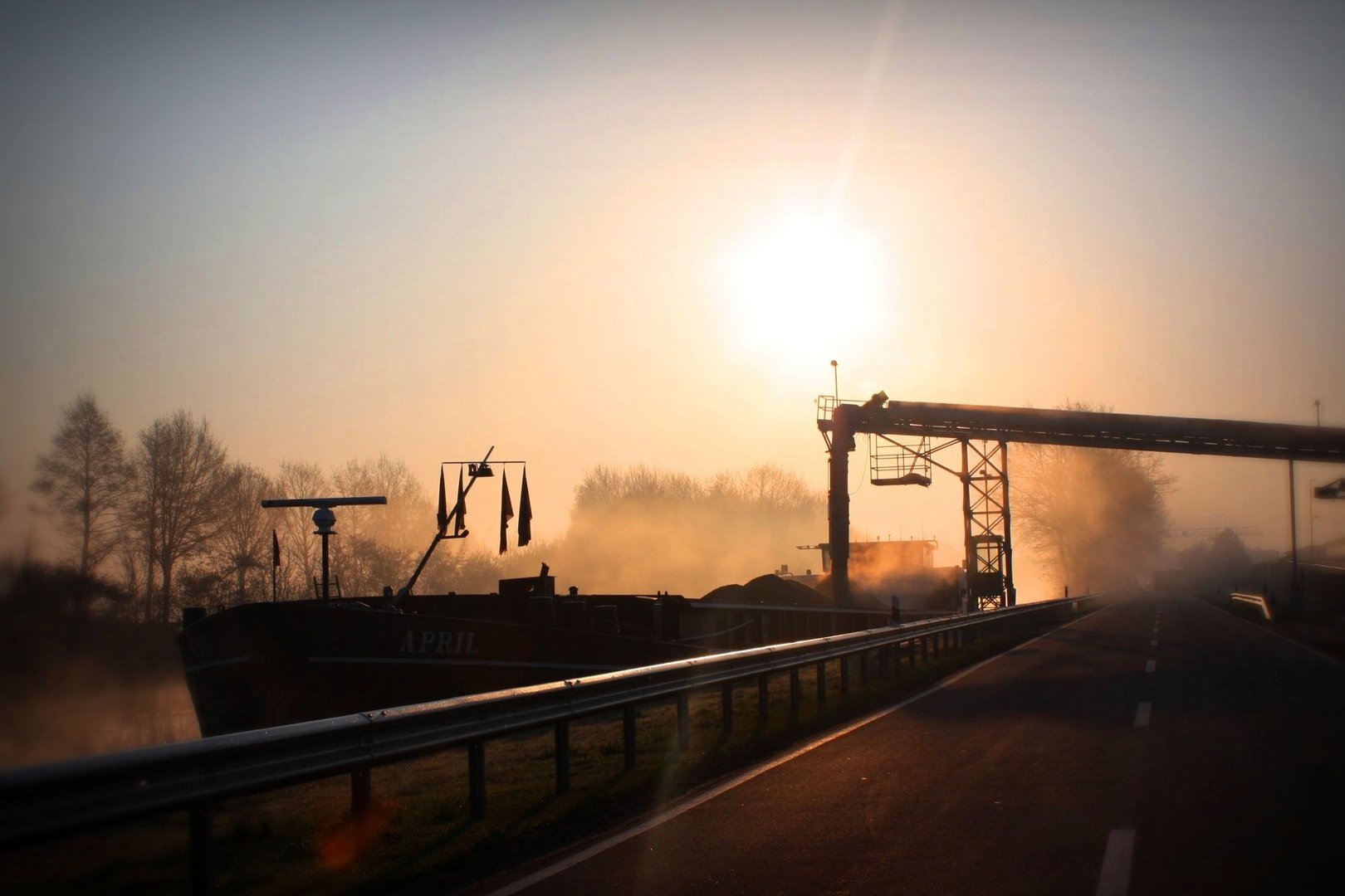 Küstenkanal morgens Anfang Mai