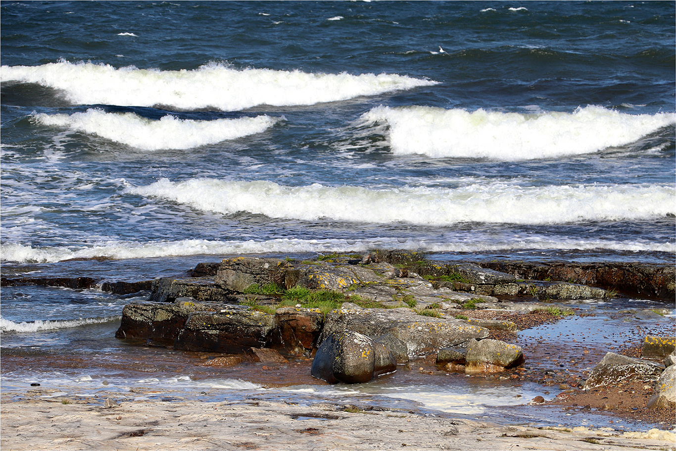 Küstenstreifen und Meer