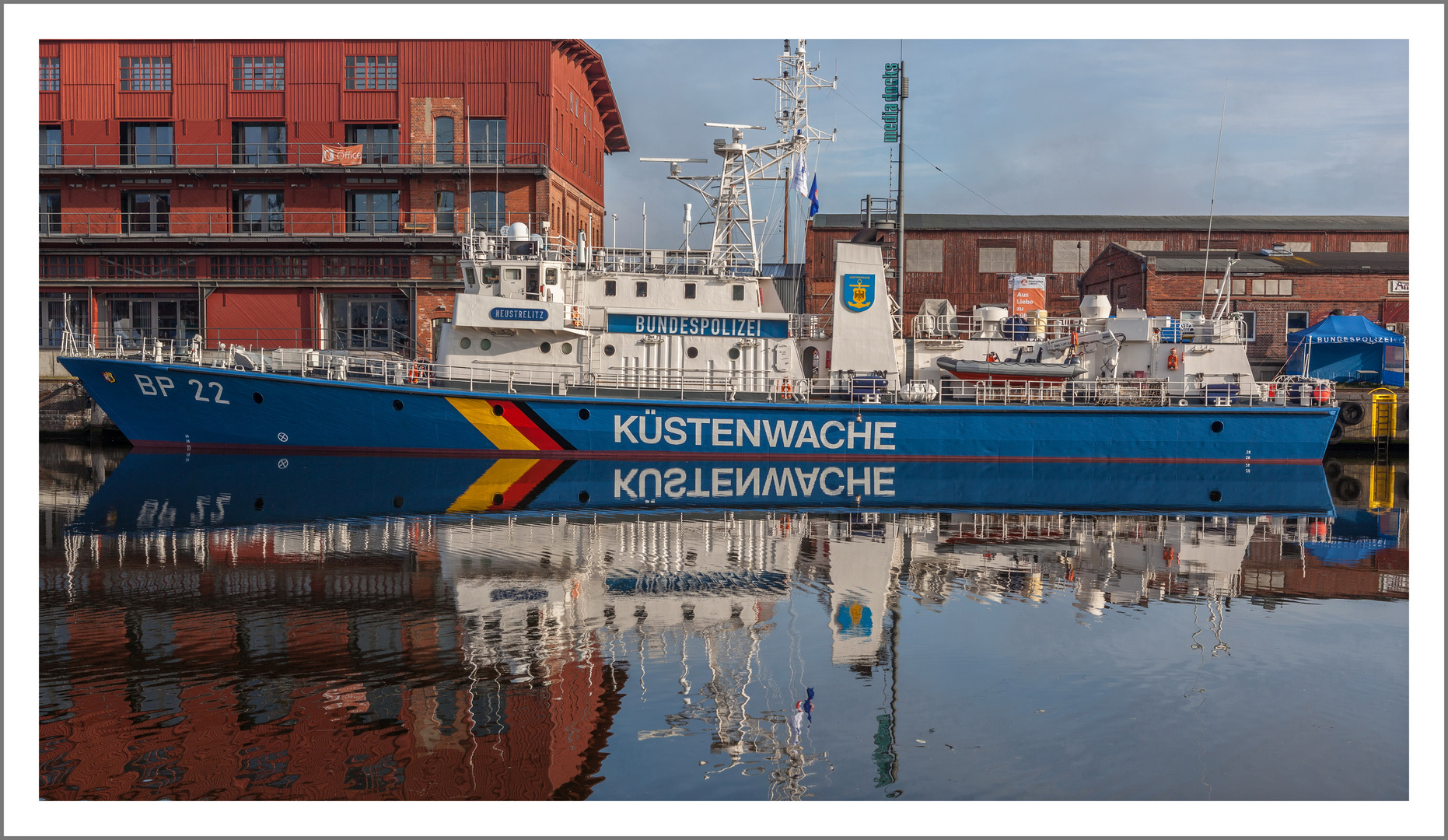 Küstenwache im Hafen von Lübeck