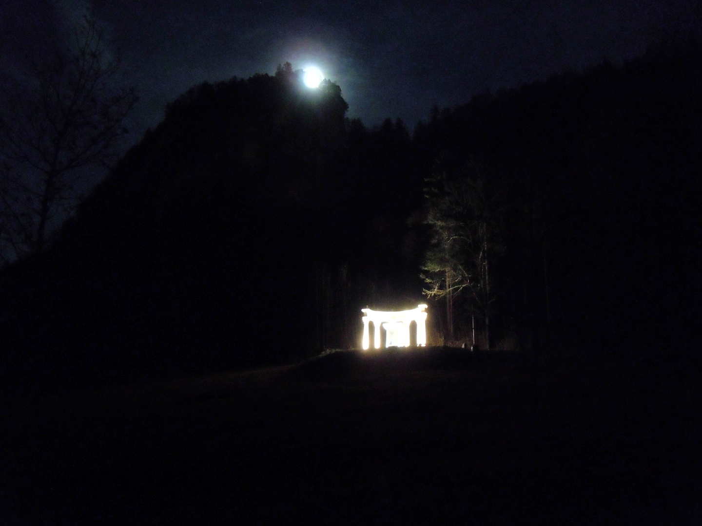 Kufstein, Friedrich-List-Denkmal bei Nacht