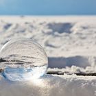 Kugel im Schnee