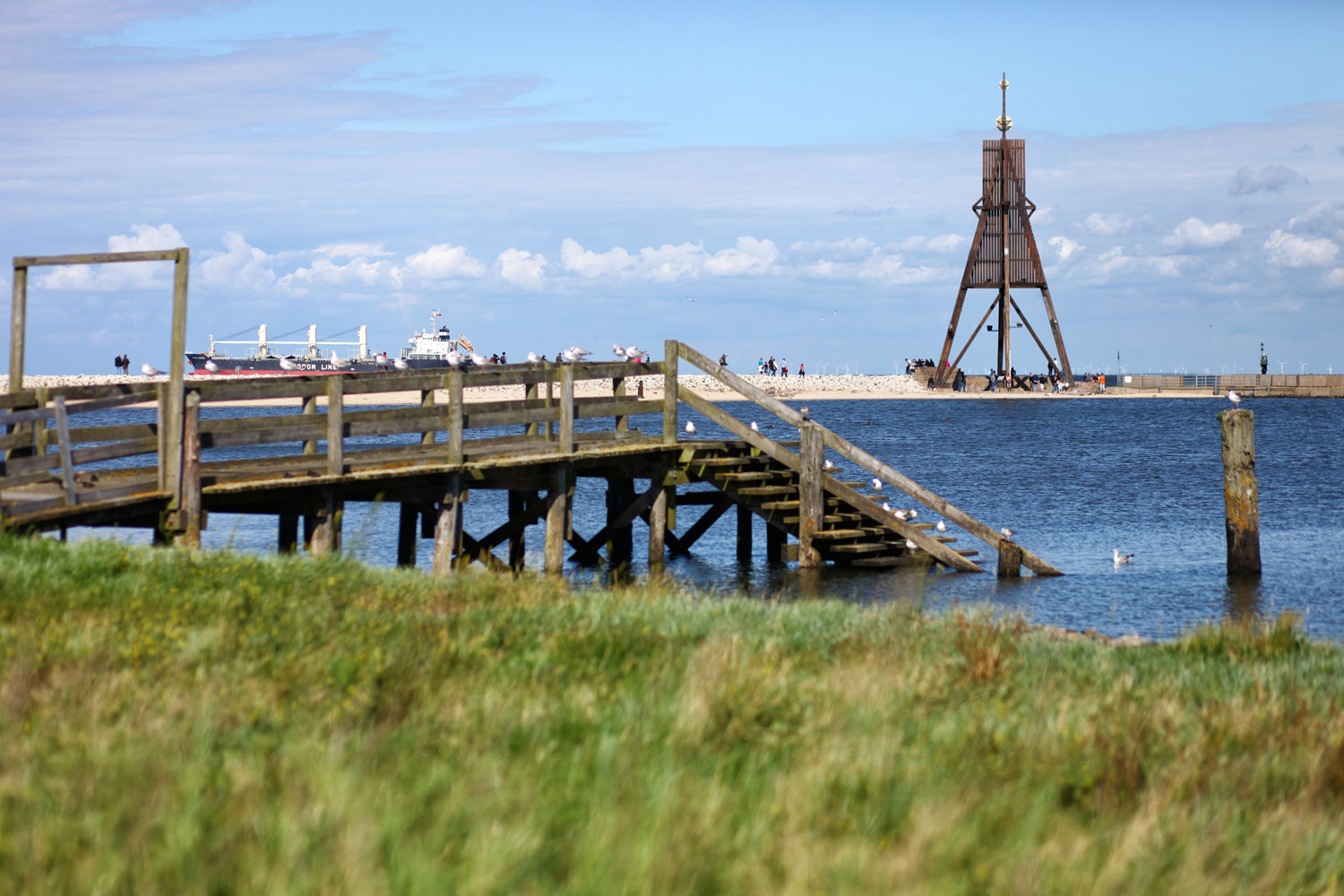 Kugelbake mit Brücke