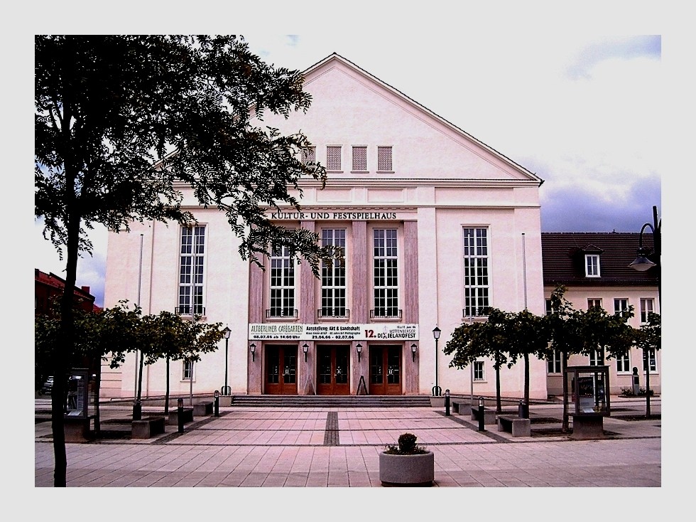 Kultur - und Festspielhaus