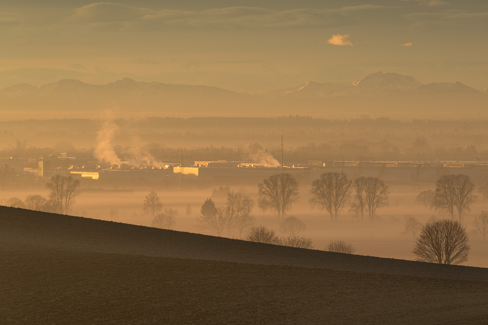 Kulturlandschaft bei Sonnenaufgang im Dachauer Hinterland