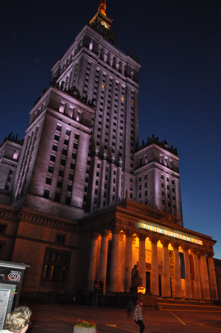 Kulturpalast bei Nacht